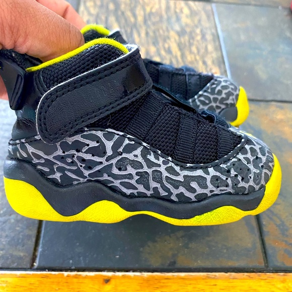 Baby Jordan’s - Picture 3 of 3